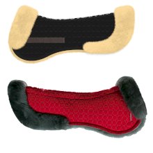 Anatomiczna podkładka pod siodło z firmy Mattes w wersji wszechstronnej (VS/AP) wykończona dodatkowo futerkiem z przodu i z tyłu.