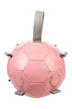 Zabawka dla konia zapobiega nudzie i dostarcza zabawy. Elastyczne pętelki służą do przymocowania marchewek. Zobacz!