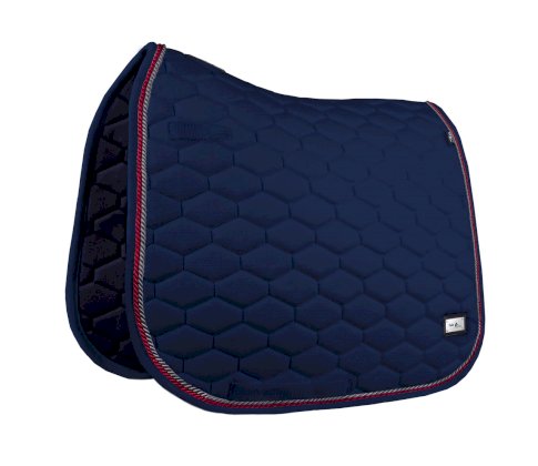 Elegancko wykończony czaprak dostepny w czterech pięknych, klasycznych kolorach, zaprojektowany tak, by idealnie dopasować go do swoich potrzeb. Czaprak FP HEXAGON D ROPED, granat Fair Play