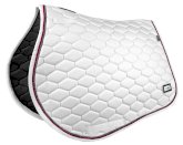 Elegancko wykończony czaprak dostepny w czterech pięknych, klasycznych kolorach, zaprojektowany tak, by idealnie dopasować go do swoich potrzeb. Czaprak FP HEXAGON D ROPED, biały Fair Play