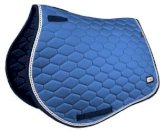 Elegancko wykończony czaprak dostępny w dziesięciu pięknych, klasycznych kolorach, zaprojektowany tak, by idealnie dopasować go do swoich potrzeb. Czaprak FP HEXAGON, niebieski Fair Play